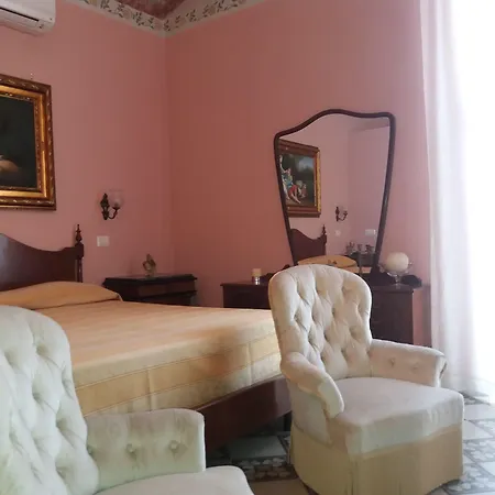 לינה וארוחת בוקר Antico Palazzo Spinola גאליפולי