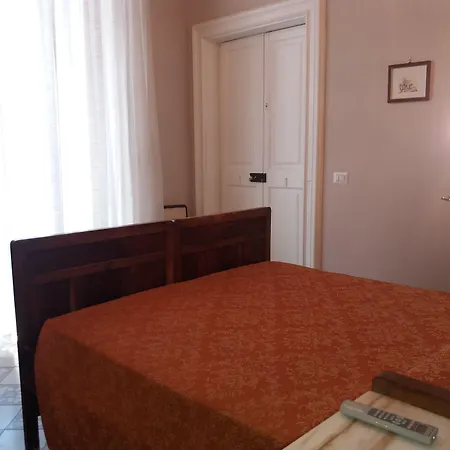 לינה וארוחת בוקר Antico Palazzo Spinola גאליפולי