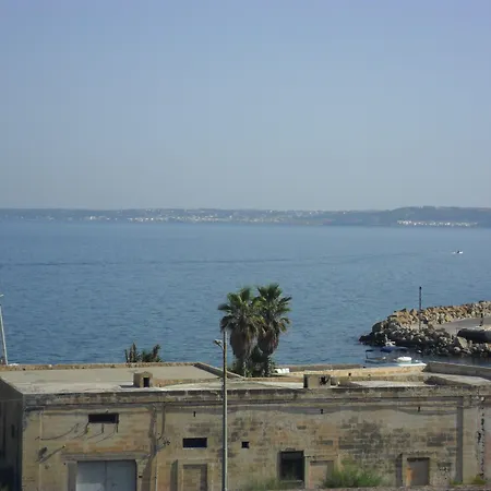 Antico Palazzo Spinola 住宿加早餐酒店 加利波利